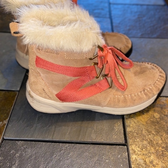 Ladies size 6.5 Columbia lined booties - Picture 5 of 8